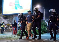 Srbski protestniki znova na ulicah: aretiranih je bilo najmanj 18 ljudi