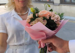 Znana slovenska TV-voditeljica sprožila ugibanja o poroki: "Vrečo krompirja pa boš že lahko nesel"