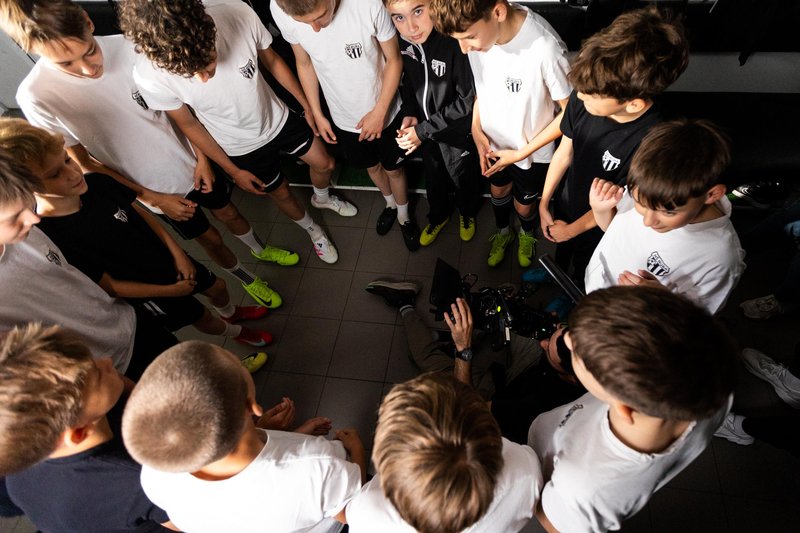 Nian Kerec, mladi nogometaš, pravi, da s trdim delom, disciplino in vztrajnostjo prideš na vrh!