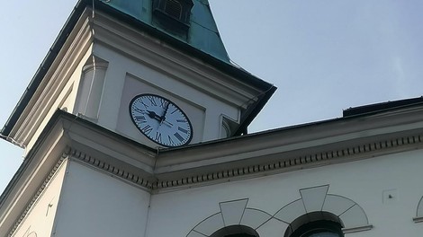 Ni le ura: je simbol slovenskega mesta, spomin in družinska zgodba