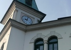 Ni le ura: je simbol slovenskega mesta, spomin in družinska zgodba