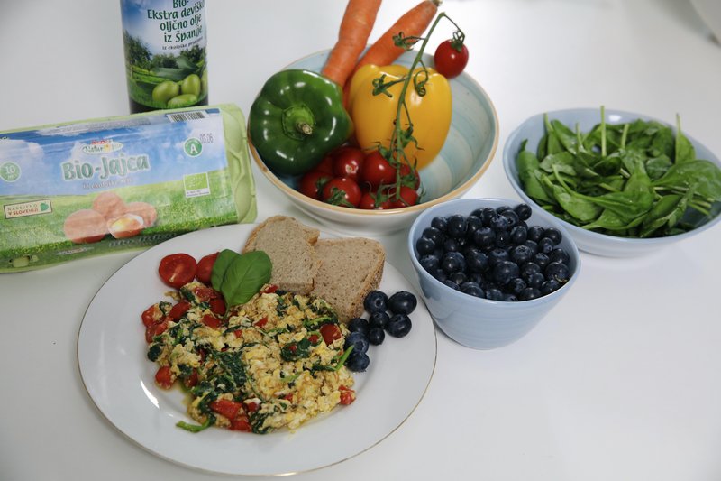 Ko mama Fiona išče zdrave in enostavne obroke za otroke, ji priznana nutricionistka Mojca Cepuš predstavi ta fantastični recept