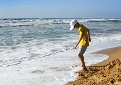 13-letnik hodil po plaži, ko naletel na nenavaden predmet: nihče ni mogel verjeti, ko so arheologi razkrili, kaj ima v rokah