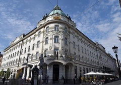 Kako je prespati v enem najbolj legendarnih ljubljanskih hotelov — izkušnja naše novinarke (FOTOREPORTAŽA)