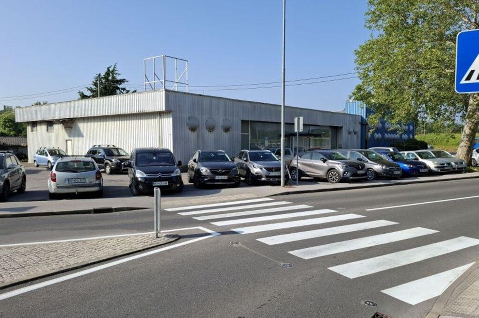 Kaj se bo zgodilo z nekdanjim priljubljenim trgovskim kompleksom? Prodan za 613.000 evrov, zdaj pa ... (foto: Občina Ilirska Bistrica)