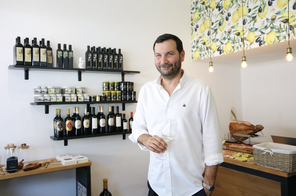 Iz Splita v Ljubljano: Dalmatinec Jakov Orlić v našo prestolnico prinaša sonce tudi po koncu poletja (foto: Aleksandra Saša Prelesnik)