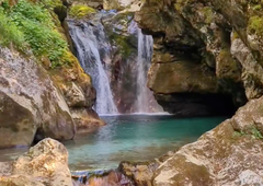 Premalo poznana slovenska naravna znamenitost, kjer se čas ustavi in vas objame blažen mir