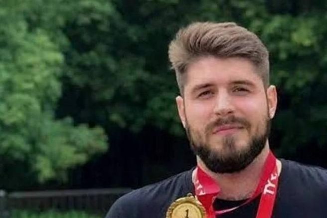 Med plavanjem čez Bosporski preliv izginil ruski plavalec