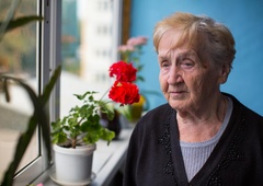 93-letnica zaradi hrupa v centru mesta joče in doživlja neznanski stres, mestna občina pa ...