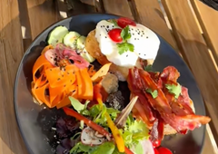 Na brunch v slikovito slovensko mesto, kjer v istem dnevu lahko uživate v pojedini, raftate, kolesarite in še kaj
