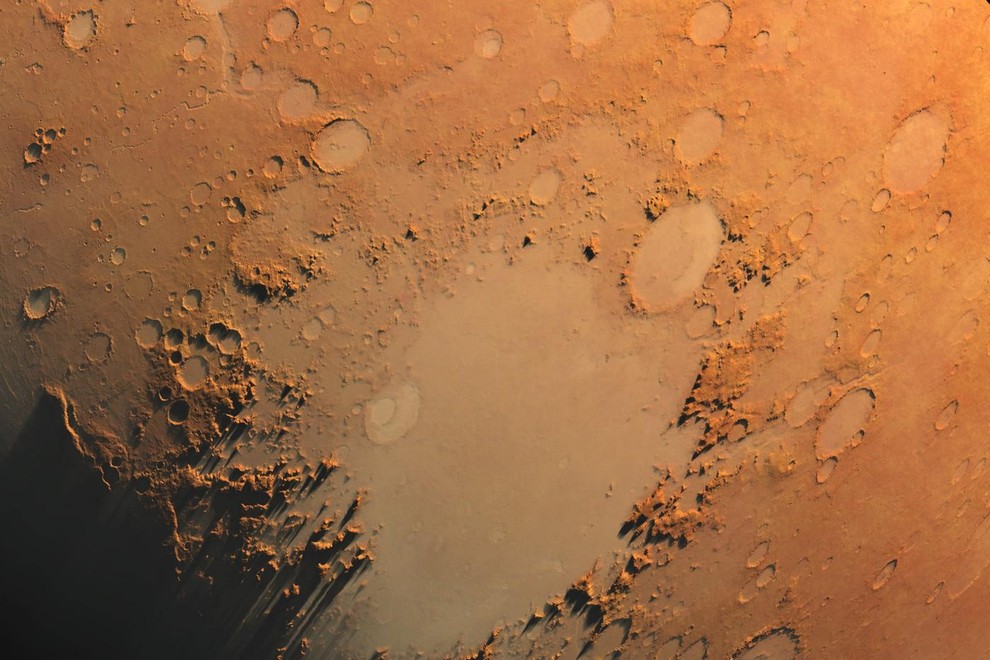 Mars planet vesolje NASA odkritje čelada srednji vek