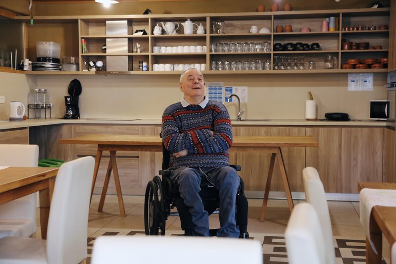 Benjamin Znidarsic tetraplegik Zavod Ars Viva hostel Podcerkev, Loška dolina