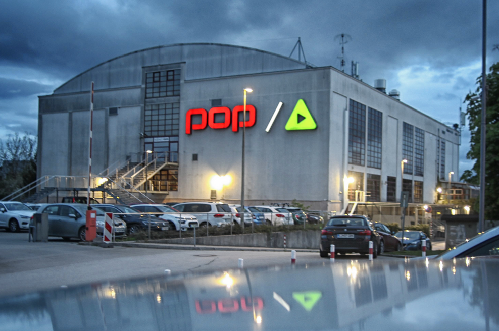 Kaos pred stavbo POP TV: odgovorni pojasnili, kaj se dogaja (in ni še konec) (foto: Bobo)