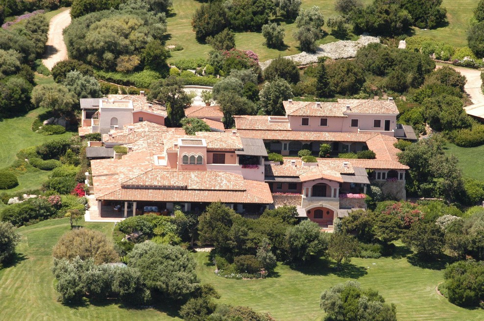 Berlusconijeva obmorska rezidenca na prodaj: Vilo, kjer so potekale 'bunga bunga" zabave, zdaj prodajajo za astronomski znesek (foto: Profimedia)