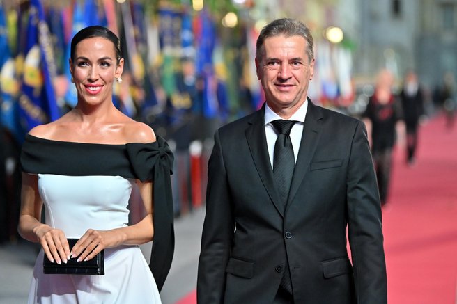Kdo bo poročil premierja Goloba in njegovo izbranko?