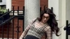 Anne Hathaway padec snemanje filma Hudičevka v Pradi 2 drugi del