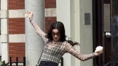 Anne Hathaway padec snemanje filma Hudičevka v Pradi 2 drugi del