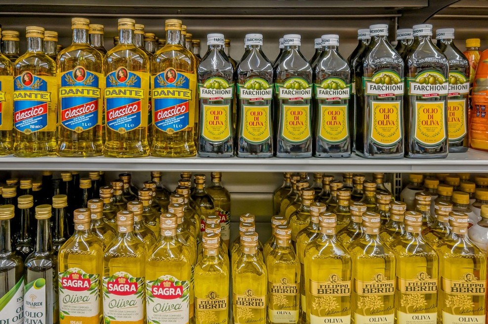 Ni vseeno, katero olivno olje kupite: s to oznako vas trgovci na veliko prinašajo okoli (foto: Profimedia)