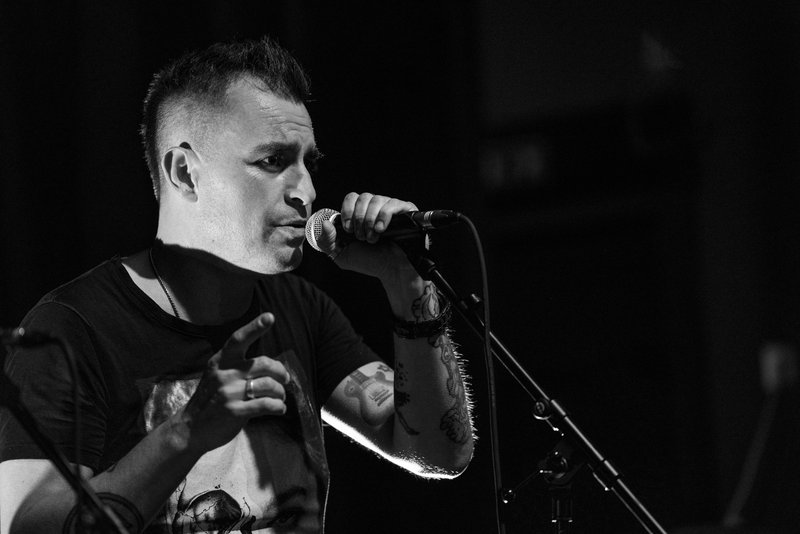 Omar Naber, pevec, glasbenik, prestava, trip to las vegas show