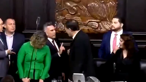 Fizični obračun v mehiškem parlamentu: "Udaril me je in mi rekel, da me bo ubil" (VIDEO)
