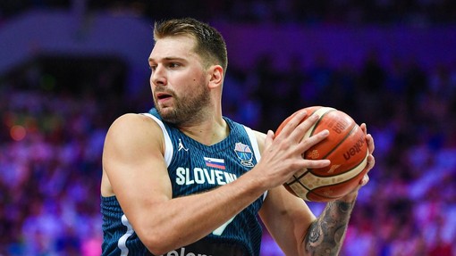 Nov poraz slovenskih košarkarjev: po napetem obračunu izgubili proti Francozom