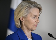 Ursula von der Leyen vpletena v incident, za katerim naj bi stala Rusija