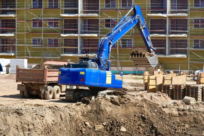 gradbisce odkritje okostja delovni stroji gradbinci arheologija