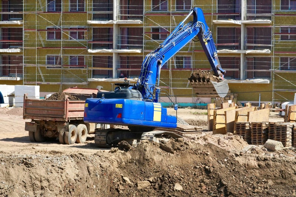 Porušili znano veleblagovnico, ko so začeli vihteti lopate, pa ostali brez besed: delavce šokirala srhljiva najdba (foto: Profimedia)