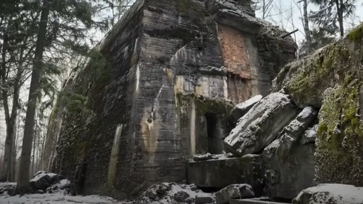 Arheologi kopali pod Hitlerjevim brlogom: srhljiva najdba pretresla celo vsega hudega vajene raziskovalce