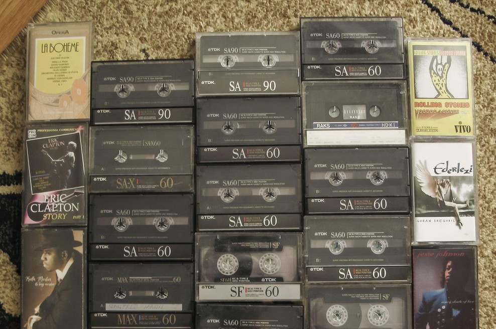 V devetdesetih jih je imel skoraj vsak, danes pa lahko z eno kaseto zaslužite povprečno plačo (foto: Profimedia)