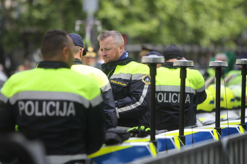 Tragedija med kolesarsko dirko na Gorenjskem: zaradi hudih poškodb umrl 49-letni kolesar