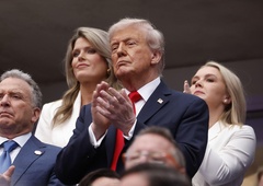 Skrivnostna čestitka za rojstni dan: je Trump res lagal?