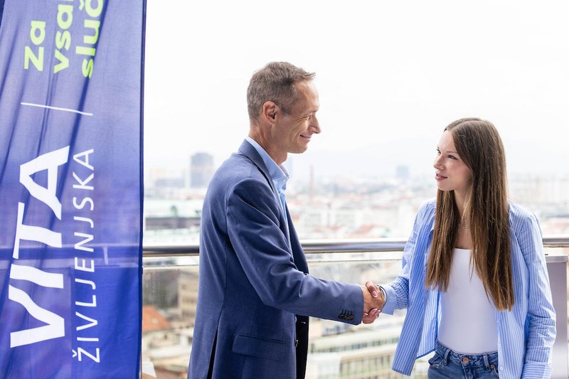 Zavarovalnica Vita podpisala partnerstvo z mlado atletinjo Živo Rimec in nas povabila na druženje na prihajajočem Ljubljanskem maratonu