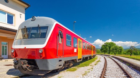 Bohinjska železniška proga ostaja na pol poti: Zakaj modernizacija ne bo stekla po načrtih?