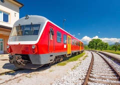 Bohinjska železniška proga ostaja na pol poti: Zakaj modernizacija ne bo stekla po načrtih?