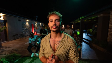 Žan Serčič videospot Kamasutra album CANKARJEV DOM 15 LET NAVDIHA