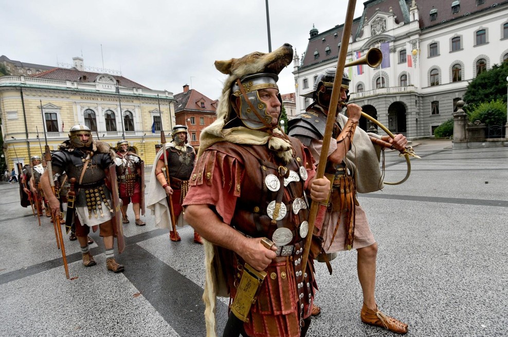 Za ljubitelje zgodovine in radovedne: Ljubljana se za en dan vrača v čas Rimljanov (foto: Tamino Petelinšek/STA)