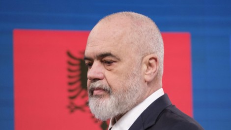 Albanski premier šokiral svet: ministrski stolček zaupal nekomu, ki ne obstaja