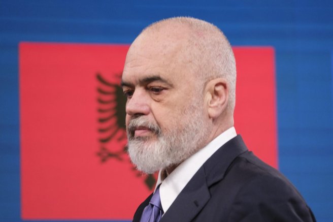 Albanski premier šokiral svet: ministrski stolček zaupal nekomu, ki ne obstaja