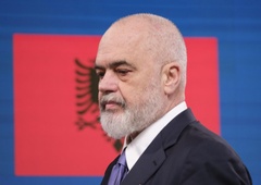 Albanski premier šokiral svet: ministrski stolček zaupal nekomu, ki ne obstaja