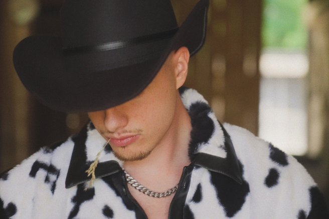 2nite pesem in videospot Mercedes 94