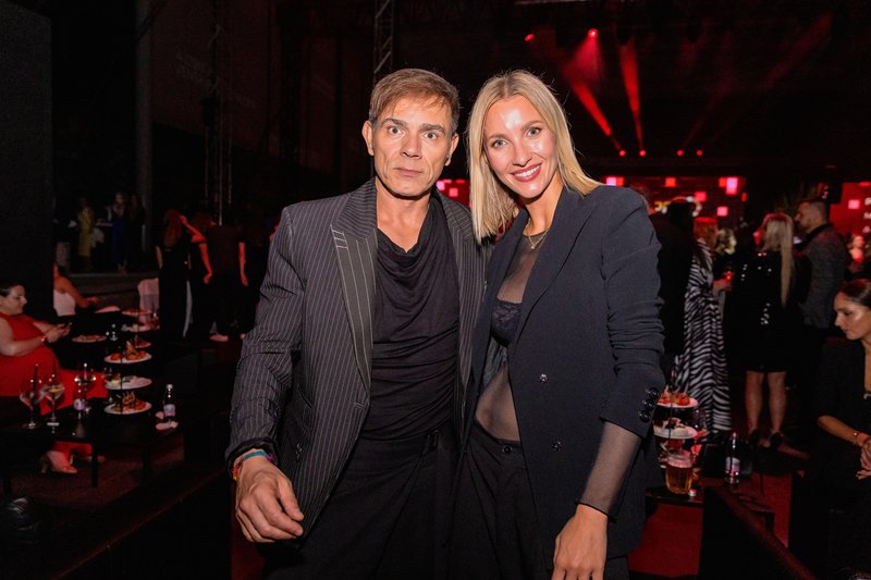 Po skrivni poroki Lado Bizovičar z ženo Anelo prvič v javnosti (poglejte, kakšen prstan ji je kupil)