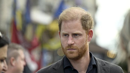 Princ Harry ne neha presenečati: "izgubljeni" sin britanskega kralja osupnil vse in se pojavil v ...