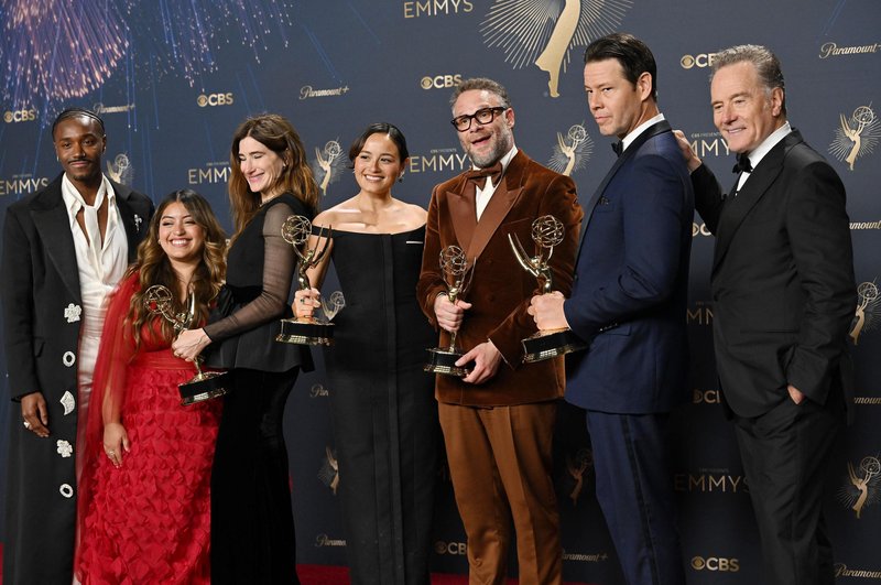 Nagrade emmy: seriji večera, šokantna izjava in zgodovinski rekord