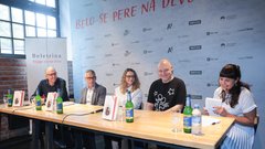 Belo se pere na devetdeset roman filmska različica filma