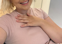 Priljubljena Slovenka se le nekaj mesecev po rojstvu drugega otroka vrača na TV-zaslone