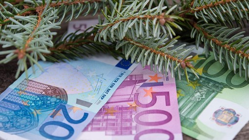 Vlada predlaga obvezno božičnico: minister Boštjančič razkril, koliko bi znašala
