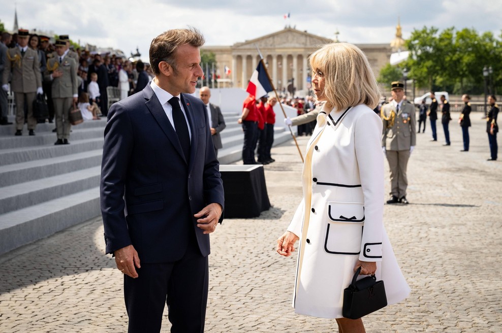 Ona ali on: zakonca Macron tožita vplivnico zaradi bizarnih trditev (foto: Profimedia)