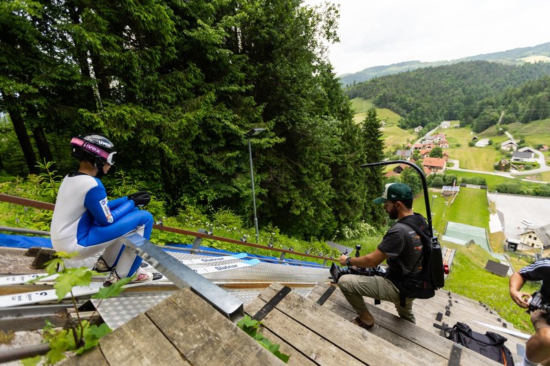 Jernej Kumer iz skakalnega kluba Žiri o ključni vlogi športa pri mladih: "S športom se mladi razvijajo na vseh področjih."