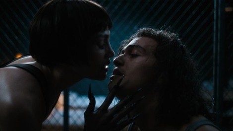 Poljub ženske pajka film Jennifer Lopez Diego Luna